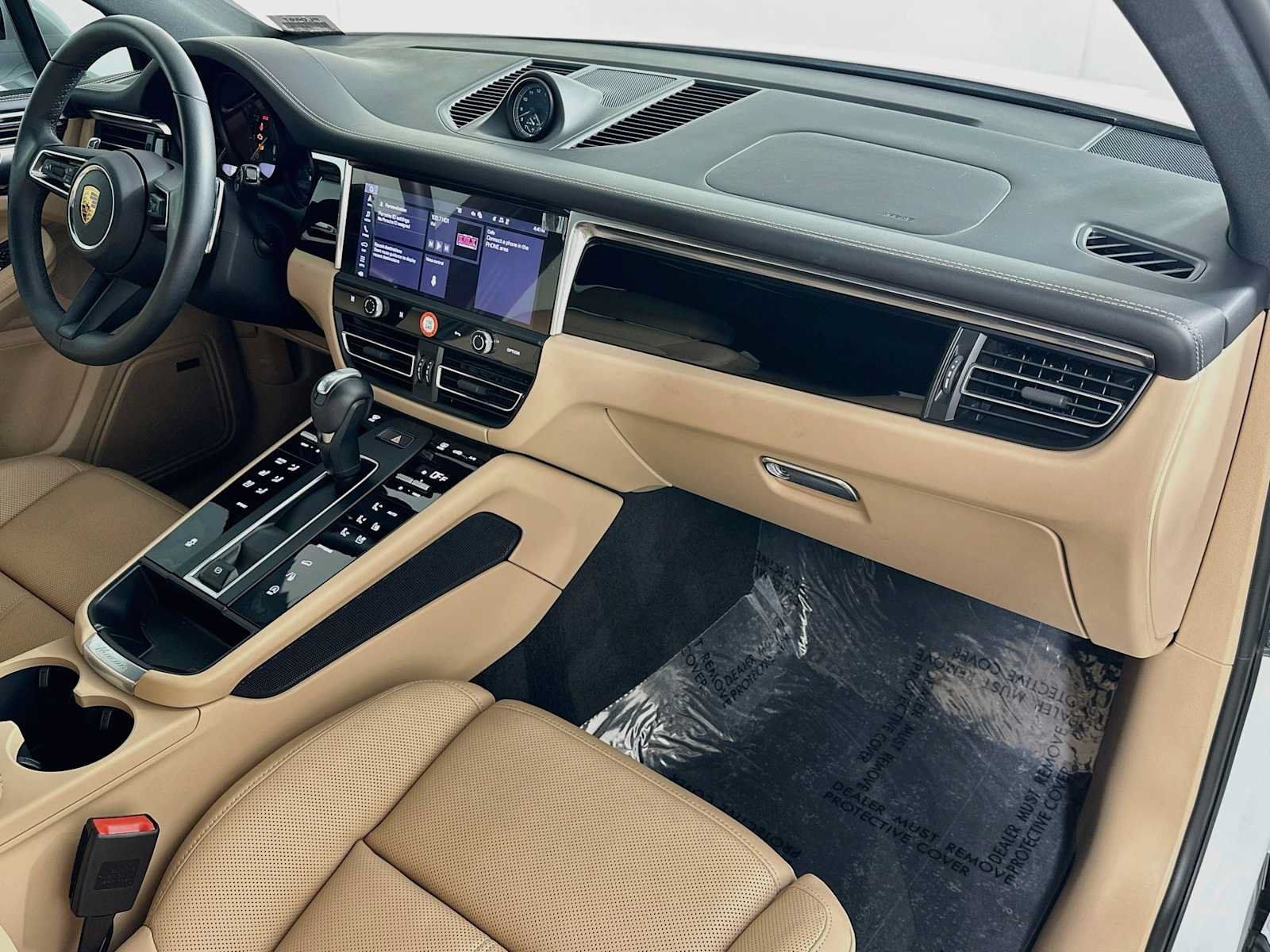 Certified 2026 Porsche Macan AWD/4WD image 30