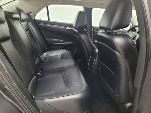 Used 2019 Chrysler 300 Limited RWD image 19