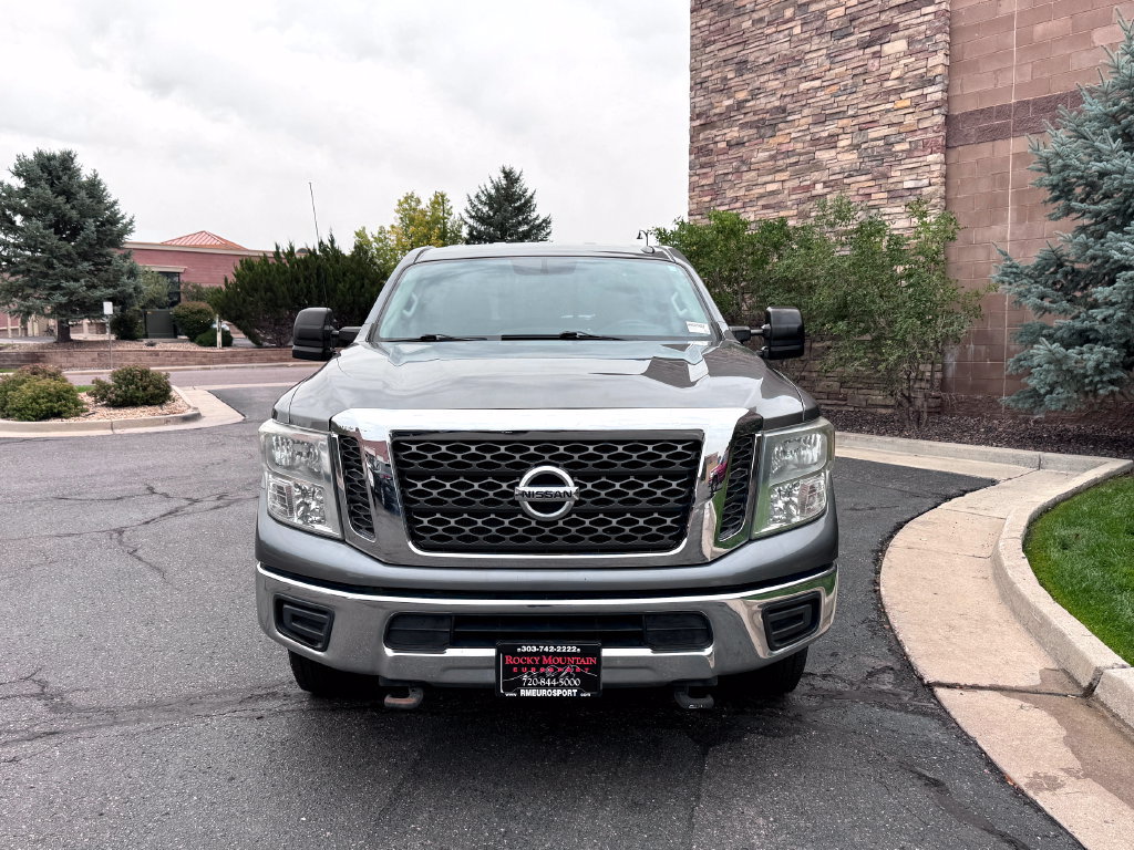 Used 2017 Nissan Titan SV RWD image 3