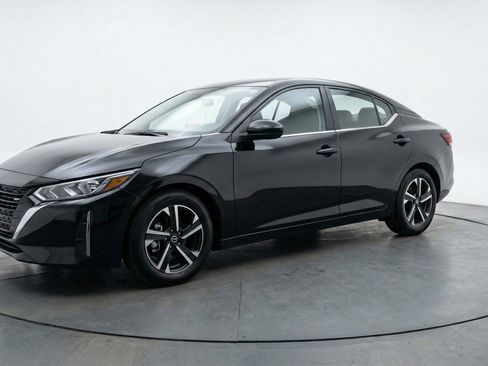 Used 2025 Nissan Sentra SV FWD image 3