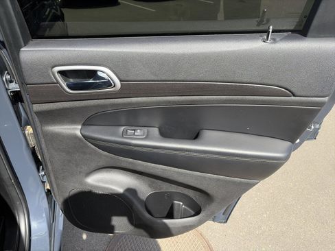 Used 2018 Jeep Grand Cherokee Altitude AWD/4WD image 46