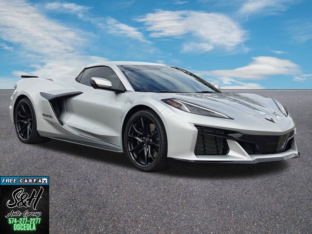 Used 2027 Chevrolet Corvette Grand Sport RWD image 3