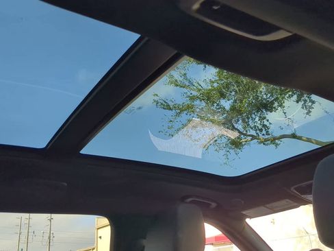 Certified 2025 Land Rover Range Rover Velar Dynamic SE image 23