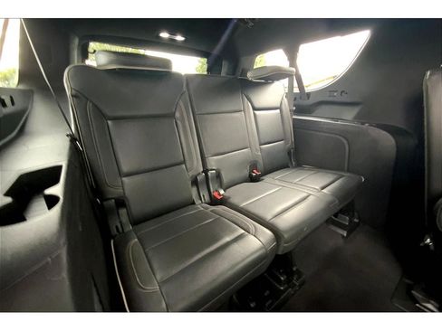 Used 2023 Chevrolet Suburban Premier image 28