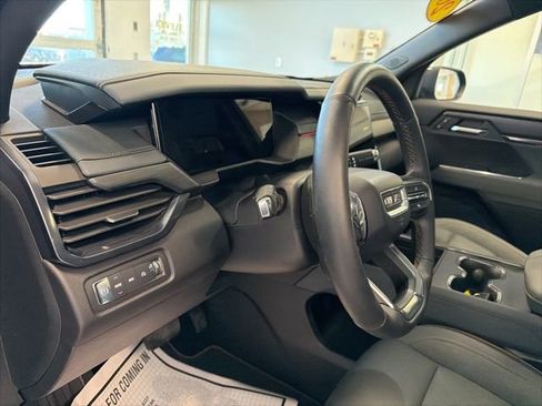 Used 2025 GMC Acadia AT4 w/ Luxury Package image 25