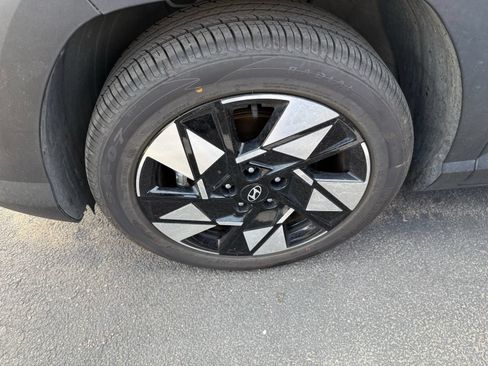 Used 2025 Hyundai Kona SEL FWD image 7
