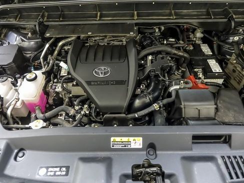 Certified 2024 Toyota Highlander LE image 29