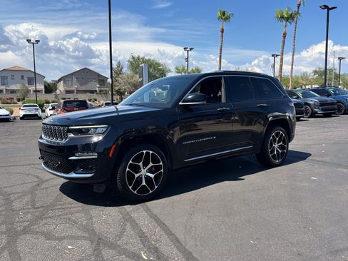 Used 2023 Jeep Grand Cherokee Summit AWD/4WD image 6
