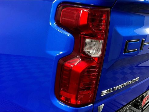Used 2025 Chevrolet Silverado 1500 Custom image 25