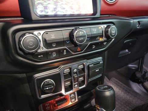 Used 2021 Jeep Wrangler Unlimited Rubicon AWD/4WD image 17