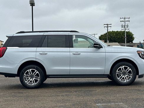 New 2026 Ford Expedition Active image 3