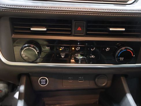 Used 2023 Nissan Rogue S image 28