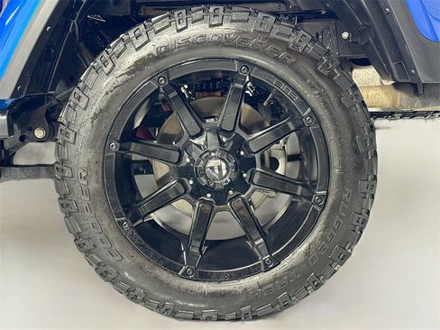 Used 2022 Jeep Gladiator Willys image 12