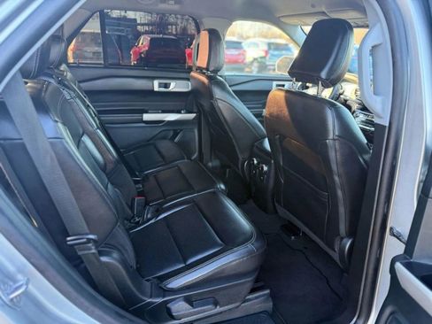 Used 2023 Ford Explorer Limited AWD/4WD image 16