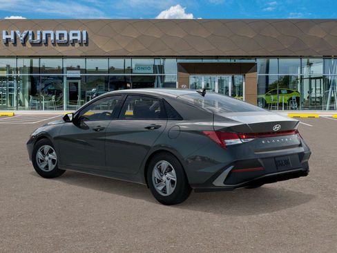 New 2026 Hyundai Elantra SE FWD image 5