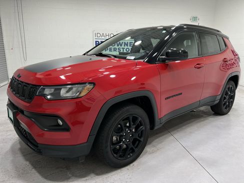 Used 2023 Jeep Compass Latitude w/ Convenience Group AWD/4WD image 4