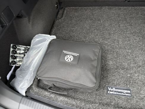 Used 2023 Volkswagen Tiguan SE R-Line image 58