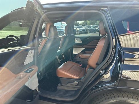 Used 2022 Lincoln Aviator Reserve w/ Equipment Group 201A AWD/4WD image 14