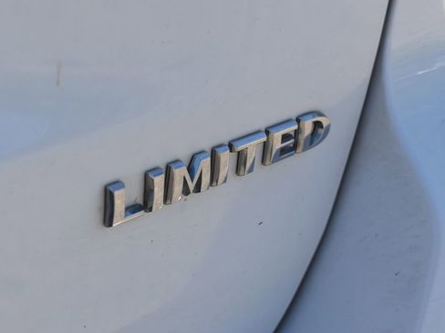 Used 2018 Jeep Grand Cherokee Limited AWD/4WD image 6