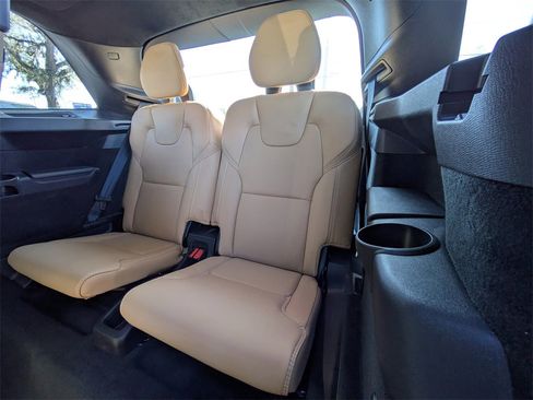 Certified 2024 Volvo XC90 B6 Ultimate w/ Lounge Package image 18