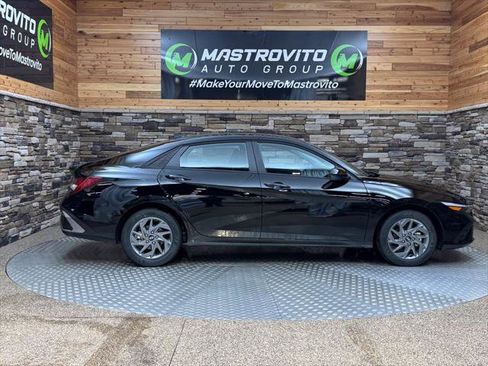 New 2026 Hyundai Elantra Hybrid FWD image 10