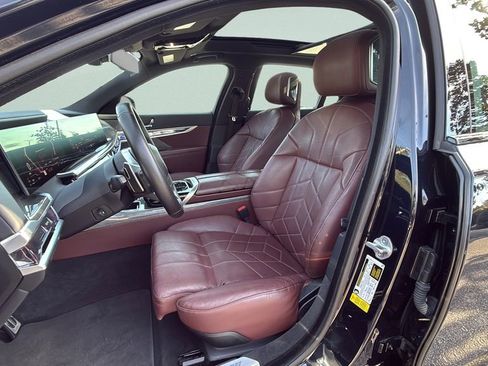 Certified 2023 BMW 740i image 5