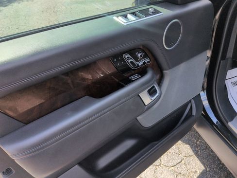 Used 2019 Land Rover Range Rover HSE image 32