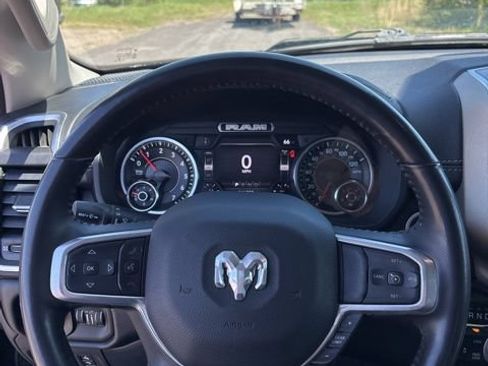 Used 2022 RAM 1500 Laramie AWD/4WD image 9