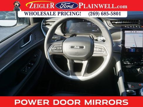 Used 2023 Jeep Grand Cherokee Limited image 15