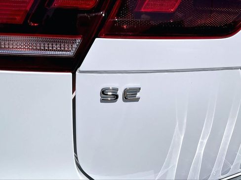 Used 2022 Volkswagen Tiguan SE FWD image 25