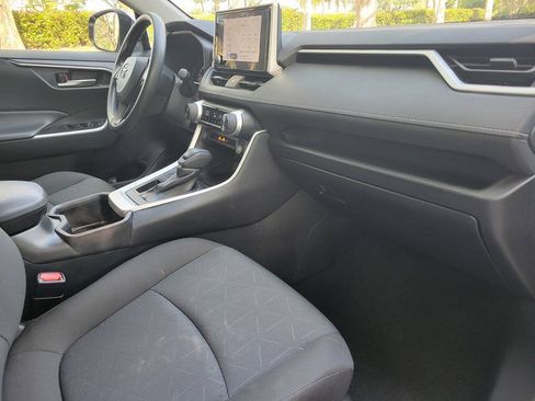 Used 2025 Toyota RAV4 XLE FWD image 9