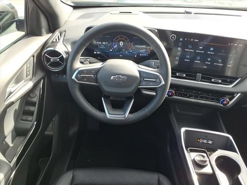 New 2027 Chevrolet Equinox LT w/ Convenience Package II FWD image 23