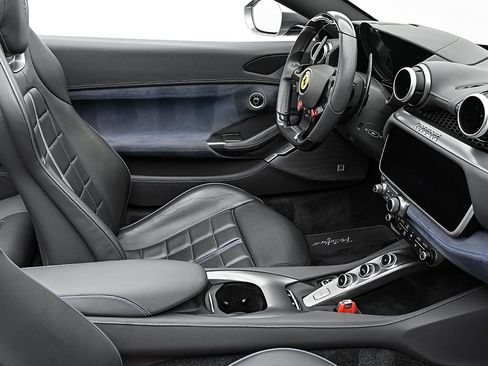 Used 2019 Ferrari Portofino RWD image 15