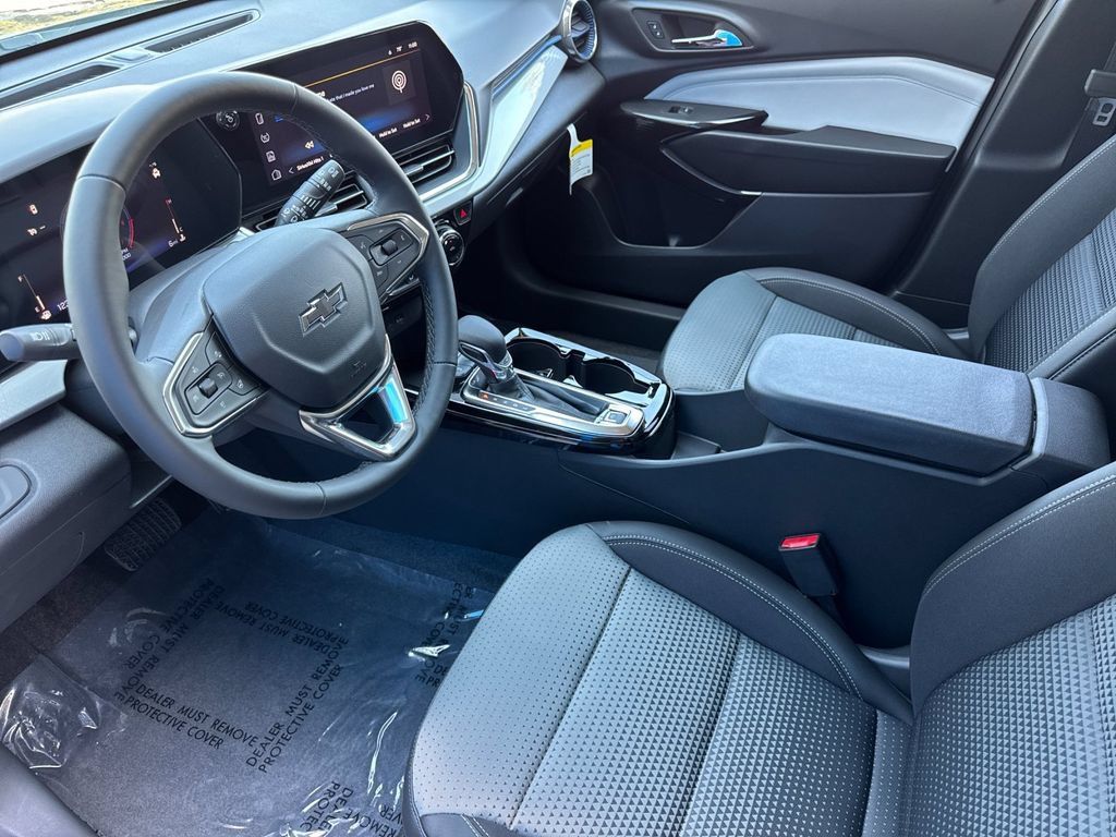 New 2026 Chevrolet Trax LT w/ Midnight Edition FWD image 9