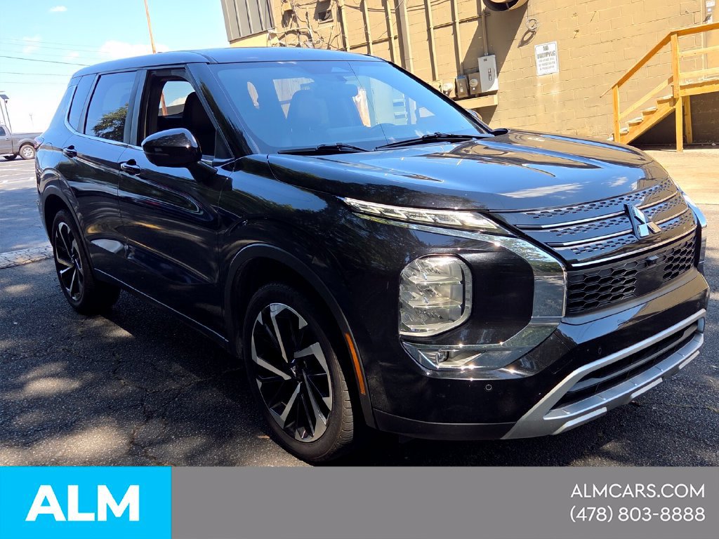 Used 2024 Mitsubishi Outlander FWD image 2