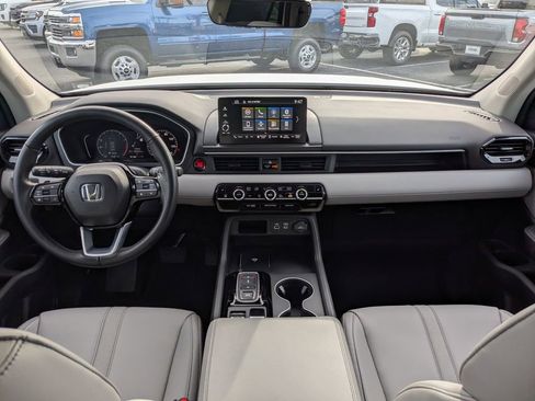 Used 2025 Honda Pilot EX-L image 18