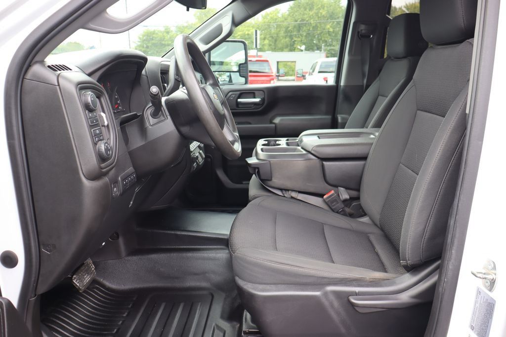 Used 2024 Chevrolet Silverado 3500 W/T AWD/4WD image 5
