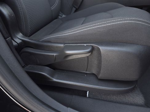 Used 2024 GMC Terrain SLE image 34