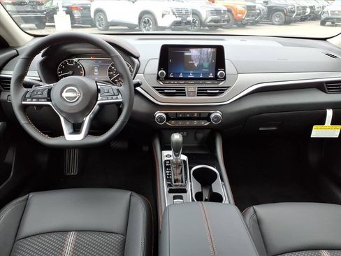 New 2025 Nissan Altima 2.5 SR image 11