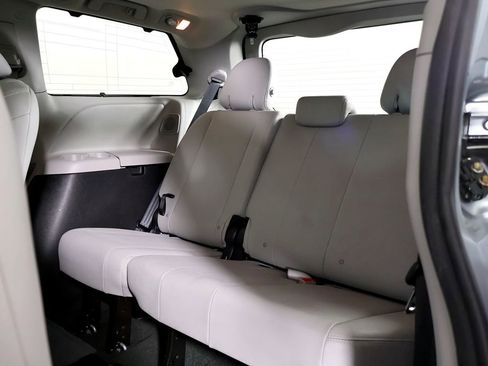 Used 2017 Toyota Sienna AWD image 49