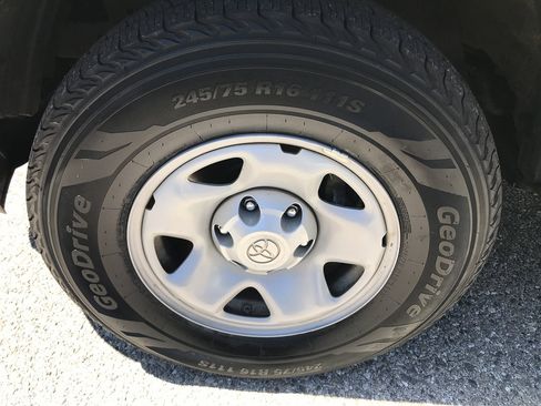 Certified 2023 Toyota Tacoma SR AWD/4WD image 15