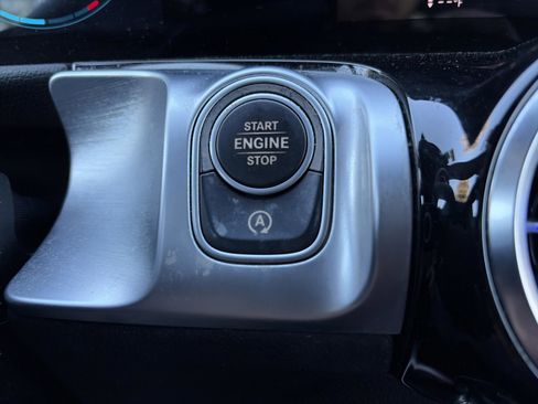 Used 2021 Mercedes-Benz GLB 250 w/ Premium Package image 28