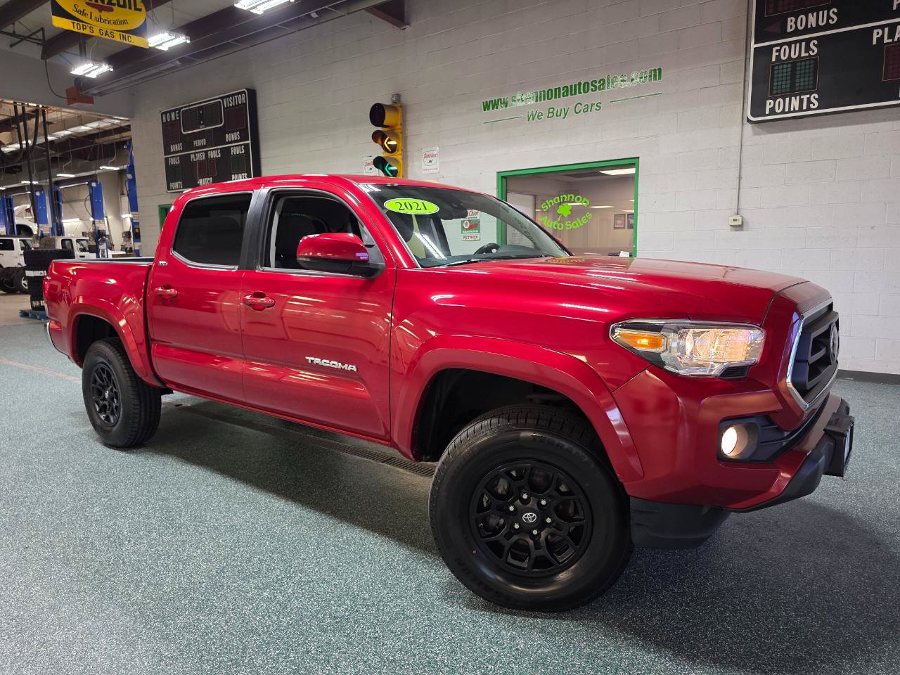 Used 2021 Toyota Tacoma SR5 AWD/4WD image 14