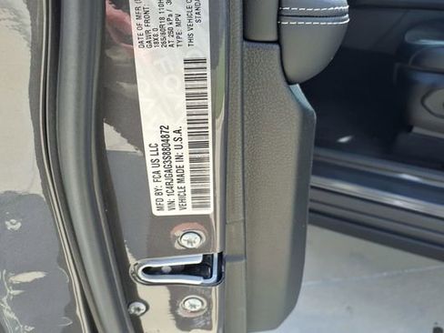 Used 2025 Jeep Grand Cherokee Altitude image 34