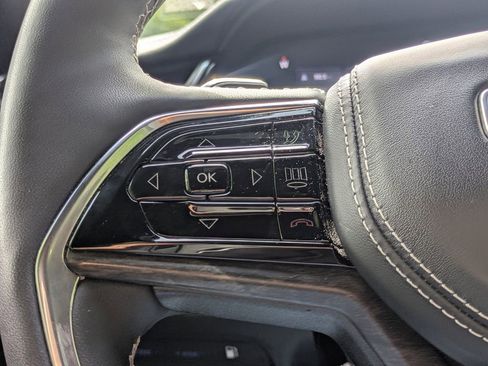Used 2023 Jeep Grand Cherokee Overland AWD/4WD image 27
