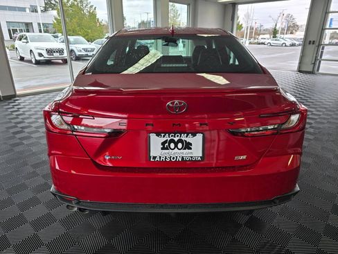 Used 2025 Toyota Camry SE image 4