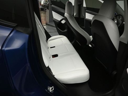 Used 2022 Tesla Model Y Long Range image 21