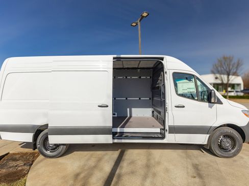New 2026 Mercedes-Benz Sprinter 2500 image 11