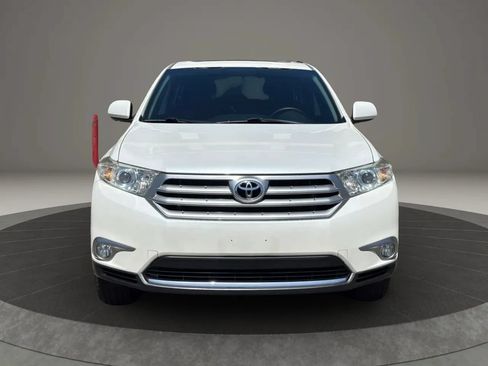 Used 2012 Toyota Highlander SE FWD image 2