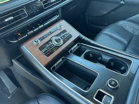 Used 2023 Lincoln Aviator Reserve image 28